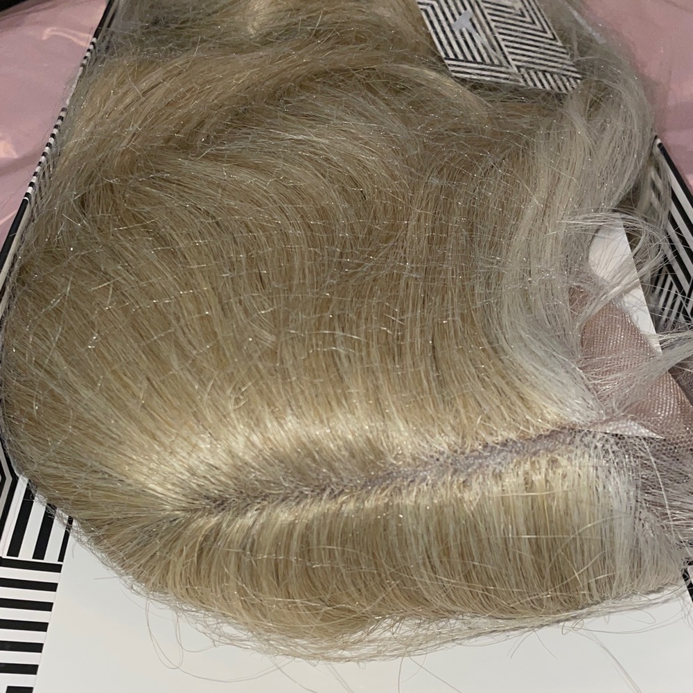 Premium Blonde Women’s Wig - Natural Ash Blonde - Picture 4 of 13